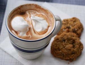 Hot-chocolate-and-cookies
